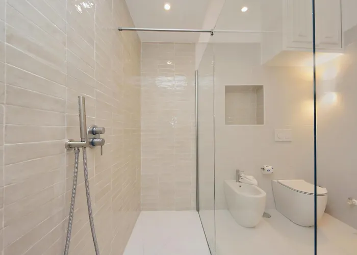Navona Jacuzzi Boutique דירה *