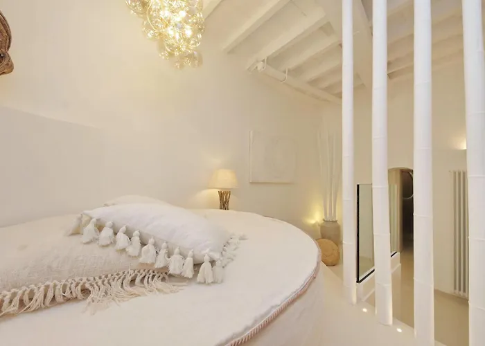 Navona Jacuzzi Boutique *