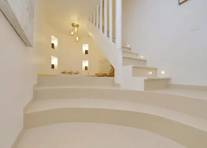 Navona Jacuzzi Boutique *